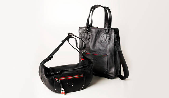 <strong>Chloé｜クロエ</strong><br />左から｜メッセンジャーバッグ[ブラック、メタル、ガンメタルの3色展開] 13万2300円、トートバッグ[ブラック、ガンメタルの2色展開] 15万150円／クロエ（クロエ インフォメーションデスク）