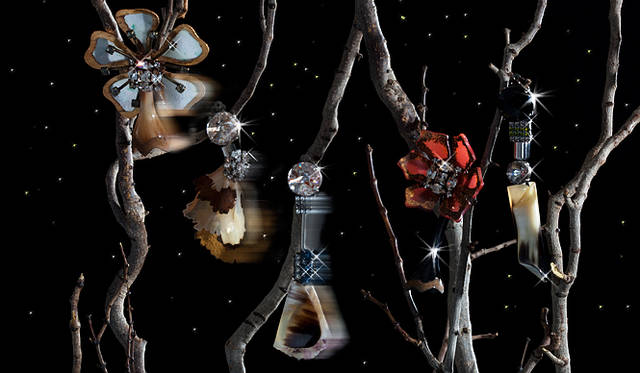 MARNI｜マルニ｜フラワーや葉っぱなどを表現したビッグイヤリングは、スワロフスキーや部分的にアメシストなどの天然石が使われたりと、まるで自然回帰を謳うかのよう。左から、イヤリング[参考商品]、イヤリング7万1400円、イヤリング[参考商品]、イヤリング[参考色]5万9850円、イヤリング[参考商品]／すべてマルニ（マルニジャパン）