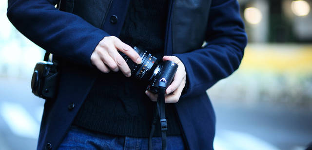 <strong>LOUIS VUITTON｜ルイ・ヴィトン</strong><br />ポラ代わりに使っているカメラは、キャノンのデジタルカメラ「G11」。