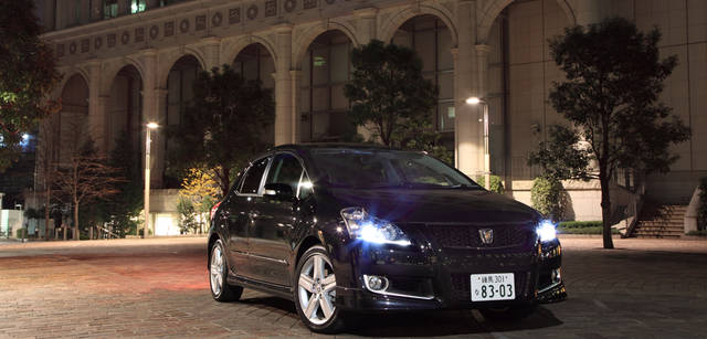 <em>TOYOTA BLADE｜トヨタ ブレイド</em>