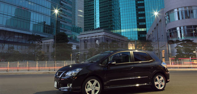 <em>TOYOTA BLADE｜トヨタ ブレイド</em>