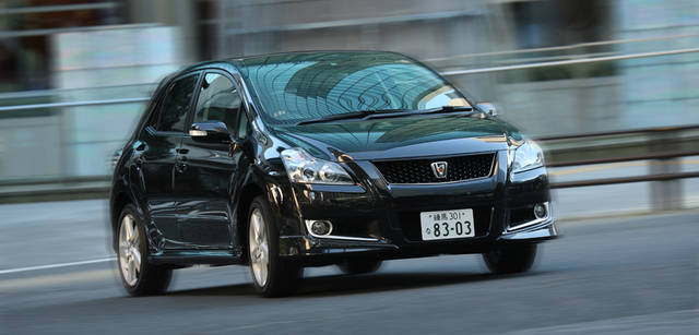 <em>TOYOTA BLADE｜トヨタ ブレイド</em>