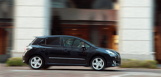 <em>TOYOTA BLADE｜トヨタ ブレイド</em>