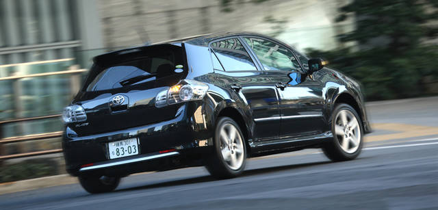 <em>TOYOTA BLADE｜トヨタ ブレイド</em>