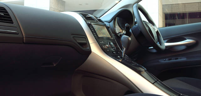 <em>TOYOTA BLADE｜トヨタ ブレイド</em>