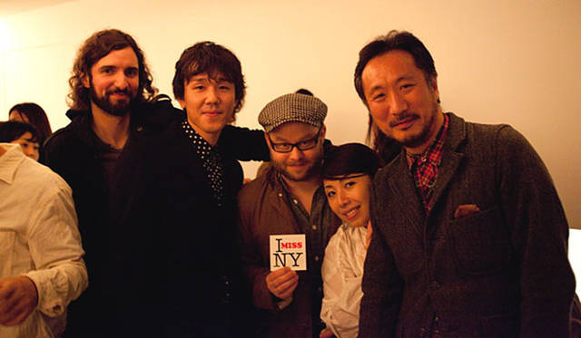 きき酒師／日本酒ソムリエ チズコ│ネペンテスUSの社長、大器さん（右端）とニューヨークでもっとも古いお友だちの磯本くん（左から2人目）、背の高いひげはアーティストのChris（左端）、そして真ん中は私と旦那のジミー