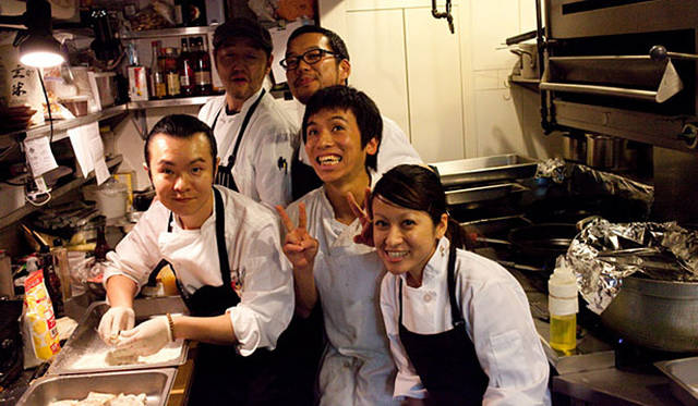 きき酒師／日本酒ソムリエ チズコ│Bohemianのスタッフのみなさん。後ろのメガネがシェフでマネージャーのKIYOくん