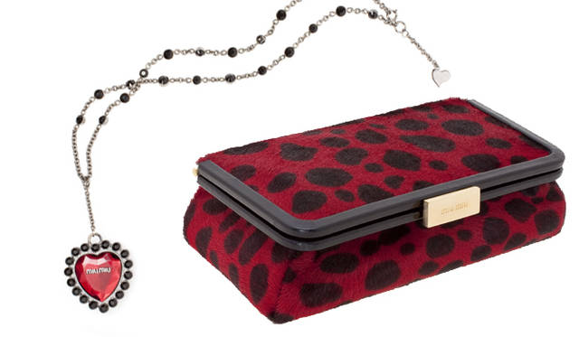 <strong>MIU MIU｜ミュウミュウ</strong><br />（左）ネックレス　4万2000円　（右）ジュエリーボックス　5万7750円　　以上予定価格