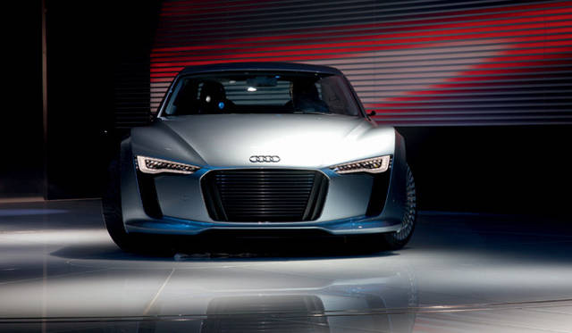 <em>AUDI e-Tron｜アウディ eトロン</em>