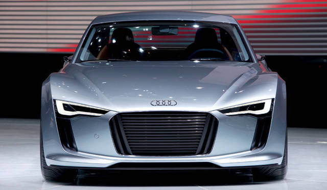 <em>AUDI e-Tron｜アウディ eトロン</em>