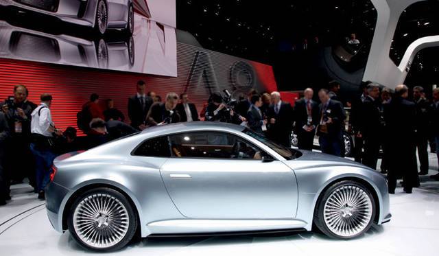 <em>AUDI e-Tron｜アウディ eトロン</em>