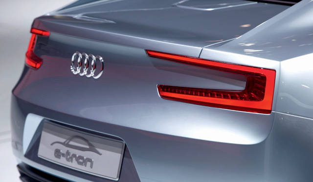 <em>AUDI e-Tron｜アウディ eトロン</em>