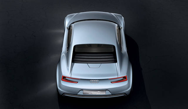 <em>AUDI e-Tron｜アウディ eトロン</em>