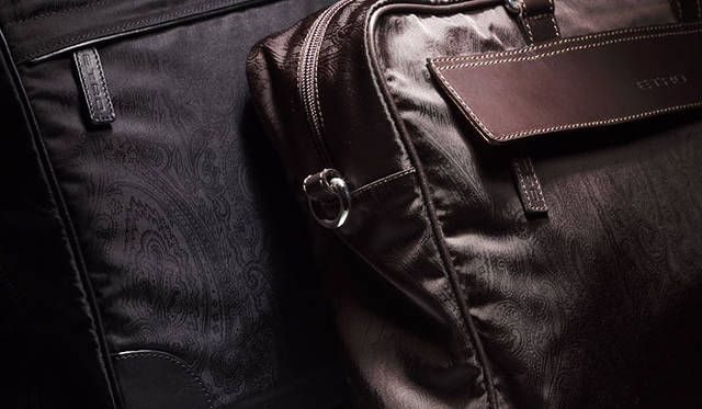 <strong>ETRO｜エトロ</strong>　ブリーフケース（黒）9万7650円、ブリーフケース（茶）8万7150円