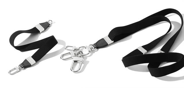 <strong>LOUIS VUITTON TAIGA｜ルイ・ヴィトン 「タイガ・ライン」</strong><br />ニューヨークのバイクメッセンジャーからヒントを得たという、春夏メンズ・コレクションのテーマ「ジェントルマン・バタフライ」は、アクセサリーにも反映されている。左から：ストレッチ性のあるストラップのブレスレット“ブラスレ・タイガ ストラップ（アルドワーズ）” 3万2550円、ペンダント“コリエ・タイガ ストラップ（アルドワーズ）” 4万7250円［参考価格 3月以降発売予定］<br />ルイ・ヴィトン カスタマーサービスセンター Tel. 03-3478-2100