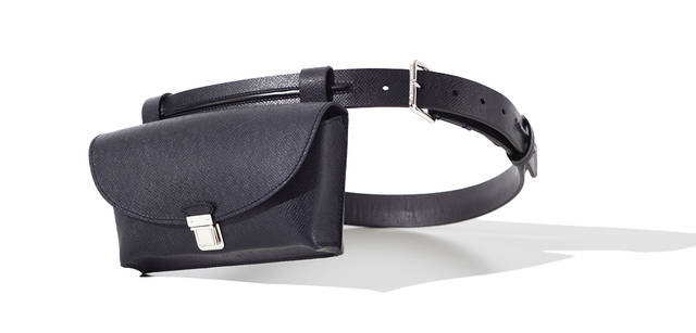 <strong>LOUIS VUITTON TAIGA｜ルイ・ヴィトン 「タイガ・ライン」</strong><br />春夏メンズ・コレクションからのベルトは、小ぶりなサイズで使い勝手のいい取り外し可能なケースがつく。ベルト“サンチュール・ポシェット・リッジ（ボレアル）” 12万2850円［参考価格］<br />ルイ・ヴィトン カスタマーサービスセンター Tel. 03-3478-2100