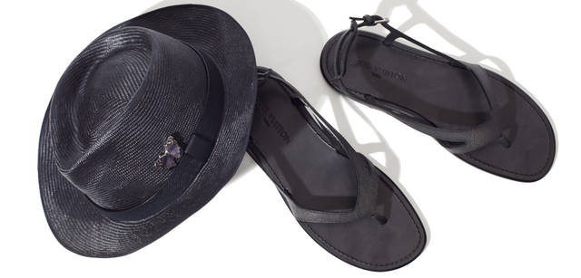 <strong>LOUIS VUITTON TAIGA｜ルイ・ヴィトン 「タイガ・ライン」</strong><br />春夏メンズ・コレクションから、リゾートでの装いのアクセントになりそうなアイテムたち。左から：バタフライのピン付きでボディのリボンが“タイガ”レザーのパナマハット“シャポー・バタフライ（ボレアル）” 7万4550円、“メッセンジャー・ライン サンダル（アルドワーズ）”  7万3500円<br />ルイ・ヴィトン カスタマーサービスセンター Tel. 03-3478-2100