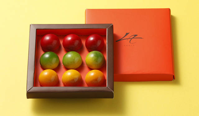 伊勢丹新宿店「サロン・デュ・ショコラ」｜アルノー・ラエール/フランス・パリ「ドーム型ショコラ詰め合わせ」（9個入）5880円