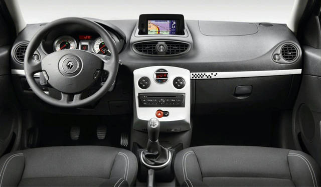 <em>RENAULT CLIO S｜ルノー クリオ S</em>