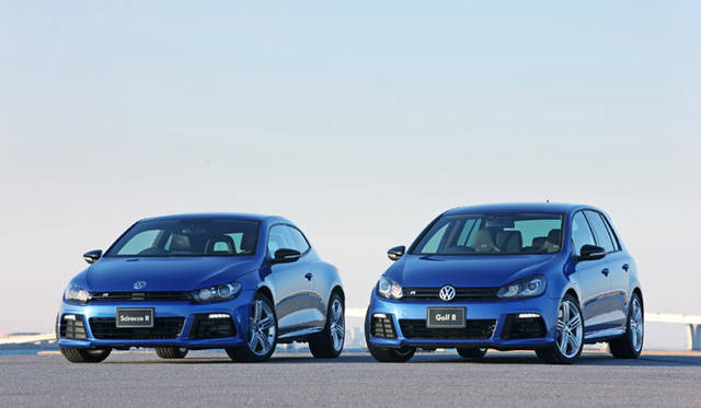 <em>Volkswagen Scirocco R｜フォルクスワーゲン シロッコR　右はフォルクスワーゲン ゴルフR</em>