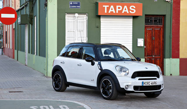 <em>MINI Countryman｜ミニ カントリーマン</em>