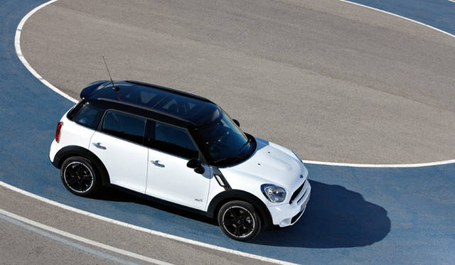 <em>MINI Countryman｜ミニ カントリーマン</em>