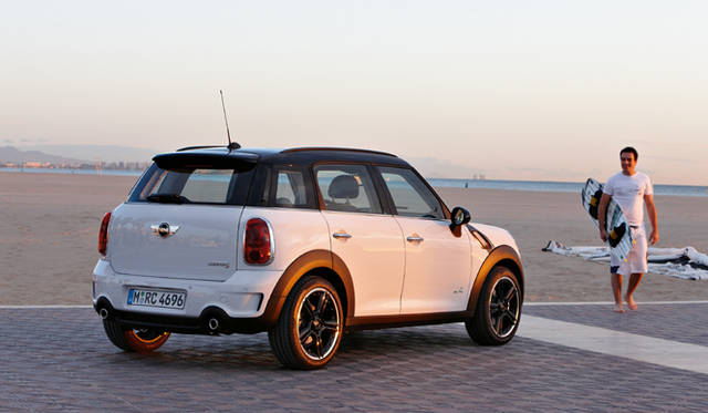 <em>MINI Countryman｜ミニ カントリーマン</em>