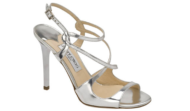 ジミー チュウ｜JIMMY CHOO｜パーティシーンではまるでミラーのように輝く華やかさを取り入れて。サンダル「PAXTON」8万8200円（JIMMY CHOO　Tel. 03-5413-1128）