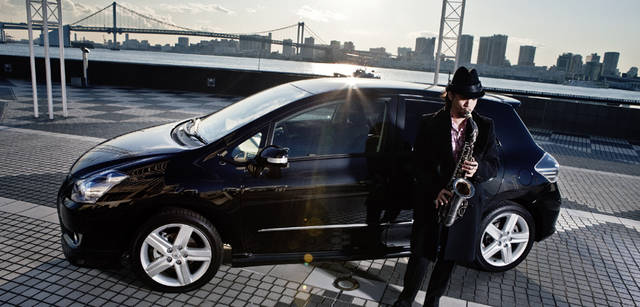 <em>菊地成孔｜TOYOTA BLADE｜トヨタ ブレイド</em>