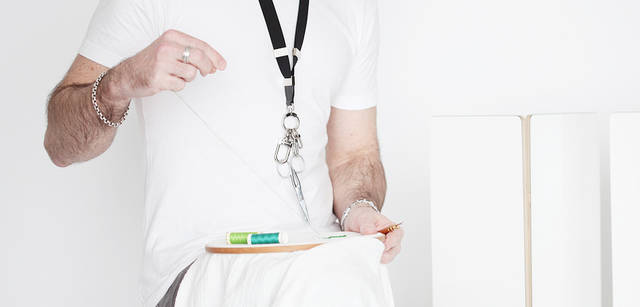 <strong>LOUIS VUITTON TAIGA｜ルイ・ヴィトン 「タイガ・ライン」</strong><br />  ペンダント“コリエ・タイガ ストラップ（アルドワーズ）” 4万7250円［参考価格 3月以降発売予定］