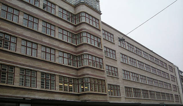 島田 明│ホテル内はスーパークリーンな白とペパーミントグリーン。このギャップからくる驚きもじつにアートです。