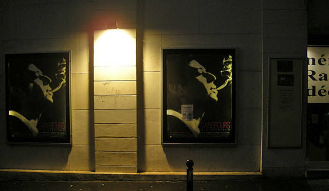 島田 明│ベルリンばかりでパリの話はできませんでしたが、久しぶりのパリも、なかなか印象的で素敵でした。ポール・スミスのショウのあと、近くの古い映画を上演する映画館にはセルジュのポスターが並んで。やはり古いものに惹かれる、センチなわたし（笑）。