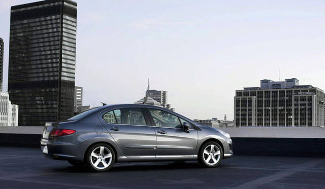 <em>Peugeot 408｜プジョー408</em>