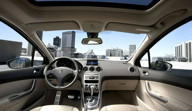 <em>Peugeot 408｜プジョー408</em>