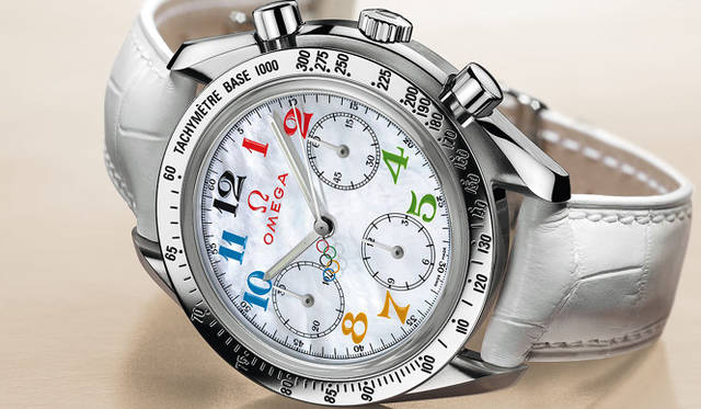 <em>オメガ｜OMEGA</em>／「オリンピック タイムレス コレクション」のスピードマスター レディス。裏蓋の五輪マークにも注目だ。