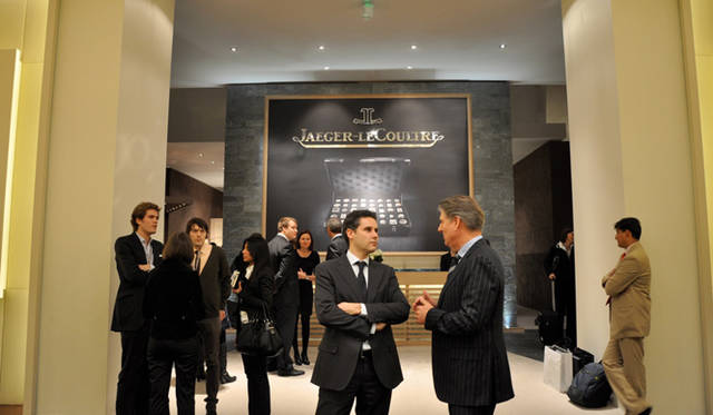 ジャガー・ルクルトのブース前にて。