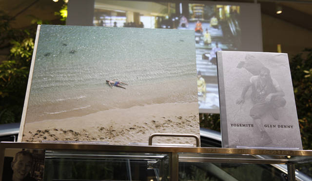 BMW Studio ONE｜ブックディレクターの幅允孝さんが龍村さんをイメージして選んだ写真集