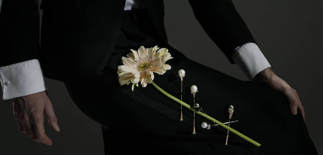 AS collection｜アズ コレクション｜すべて「prix femme」 左から、リリー：ピンブローチ[YG×WG×パール×ダイアモンド×アメシスト]182万2800円、リリー：ピンブローチ[YG×WG×BG×パール×ダイアモンド×ブルーサファイア×アメシスト]176万4000円、ディアマン：ピンブローチ[BG×WG×パール×ダイアモンド]107万8350円、カシミール：ピンブローチ[WG×BG×YG×パール×ブラックダイアモンド]65万5200円、コルネット：ピンブローチ[WG×PG×パール}120万1200円（すべてAS collection　Tel. 03-5468-6835）