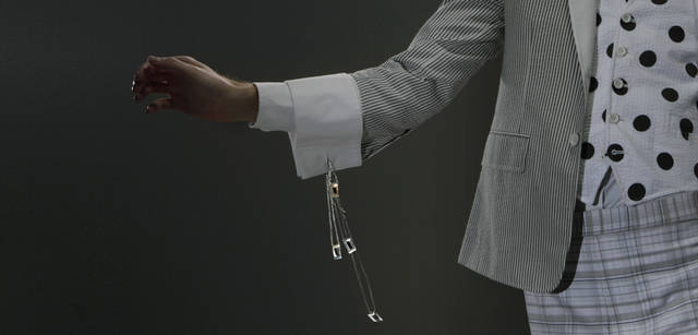 AS collection｜アズ コレクション｜すべて「prix homme」モデルノクラシコ　上から、ベルト：ペンダントヘッド／ブローチ[PG]36万7500円、真ん中右　ベルト：ペンダントヘッド／ブローチ[PG×BG]38万8500円、真ん中左　ベルト：ペンダントヘッド／ブローチ[WG]38万8500円、下　ベルト：ペンダントヘッド／ブローチ[YG×WG]38万8500円、チェーン（シャイン）参考商品、チェーン（ブラック）参考商品（すべてAS collection Tel. 03-5468-6835）