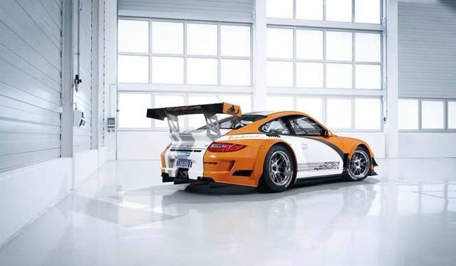 <em>PORSCHE 911 GT3 R Hybrid｜ポルシェ 911 GT3 R ハイブリッド</em>