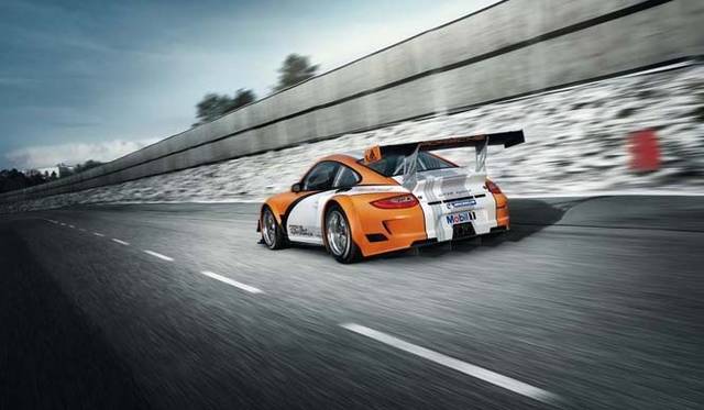 <em>PORSCHE 911 GT3 R Hybrid｜ポルシェ 911 GT3 R ハイブリッド</em>