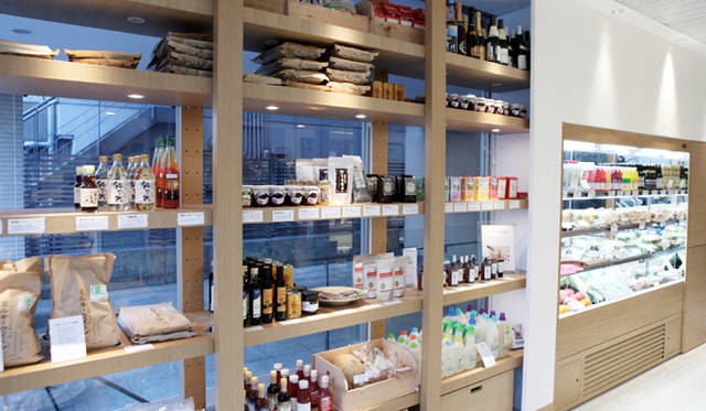 インタビュー｜RIKACOさんがプロデュースを手掛けたオーガニック複合施設『be my self』1階のオーガニックデリ