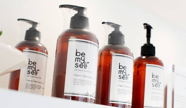 インタビュー｜RIKACOさんがプロデュースを手掛けたオーガニック複合施設『be my self』で販売しているオリジナルシャンプー