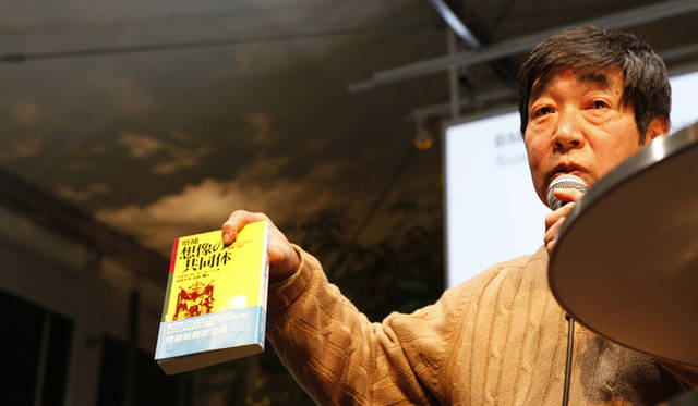 BMW Studio ONE｜ラゲッジの選書を紹介する秋山さん