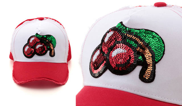 <b>BANEYS NEW YORK│バーニーズ　ニューヨーク</b>　YOSHINORI KOTAKE キャップ (チェリー) 6090円