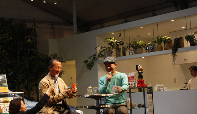 BMW Studio ONE｜切り絵を披露する今森さん