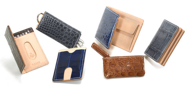 <br />左から時計回りに：パスケース「97504｜H110×W70mm」（ブラウン） 3万6750円、キーケース「97502｜H60×W110mm」（グレー） 3万1500円、二つ折りウォレット「97506｜H90×W110mm」（ブルー） 5万7750円、カードケース「97505｜H100×W80mm」（グレー） 5万400円、パース「97501｜H50×W100mm」（ブラウン） 1万5750円、パスケース「97503｜H100×W70mm」（ブルー） 2万6250円