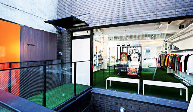 ナイキ｜スペシャルプロジェクト 「NSW STORE by HEAD PORTER PLUS」