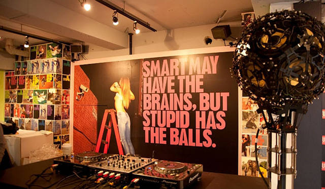 ディーゼル｜原宿に出現した 「BE STUPID STORE」