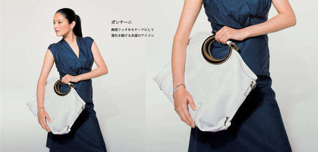 </br>『ガンチーニ』モチーフをハンドルとして大胆にあしらった新作バッグ『フィアメッタ』。ウッドとメタルを組み合わせた存在感のあるハンドルが、上質な白レザーと鮮やかなコントラストを描く。シンプルな装いにも、モード感と大人の迫力が加味されて。バッグ［W50×H35×D20cm、取り外し可能なショルダーストラップ付き］30万2400円、ネイビーのワンピース17万100円、『ガンチーニ』モチーフのイヤリング2万4150円、同ブレスレット1万9950円（すべてサルヴァトーレ フェラガモ／フェラガモ・ジャパン 0120-202-170）